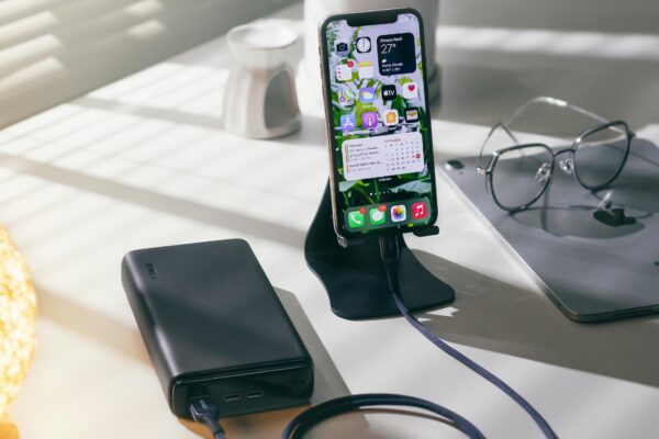 Apple Plans Portless iPhone 17